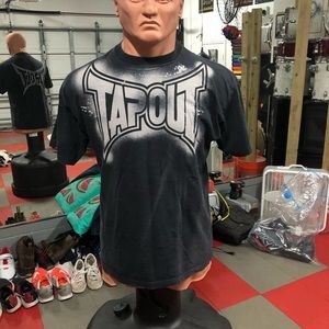 Tapout UFC tee shirt large